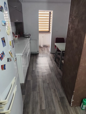 Închiriez apartament 3 camere zona Modern  - imagine 2