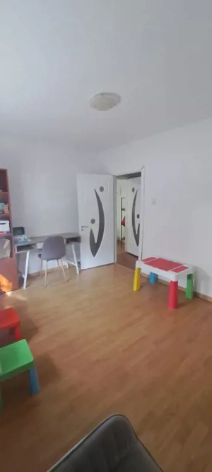 Apartament cu 2 camere, bvd Nicolae Titulescu / Scoala Decebal - imagine 3