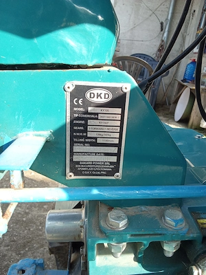 Vând motocultor DKD 1100D NEW-1, 18cp, cu semiremorcuță, cu o axă, atașată. Se vinde și separat.