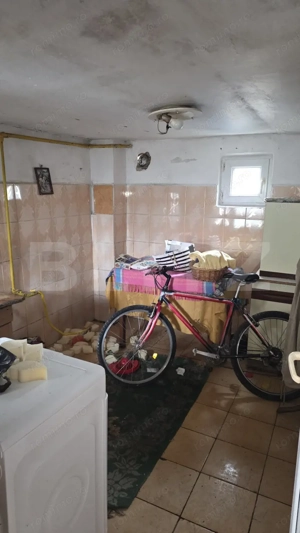 Casă cu acoperisul ars cu teren intravilan, 764 mp, zona Răzvad  - imagine 13