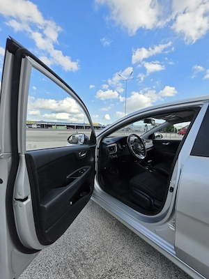 Vând Kia Rio 1.0 T-GDI 7DCT Urban MY22 - imagine 8