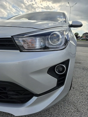 Vând Kia Rio 1.0 T-GDI 7DCT Urban MY22 - imagine 9