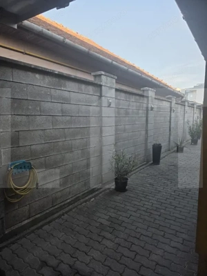 Vind casa cu doua apartamente cu intrare separata. - imagine 15