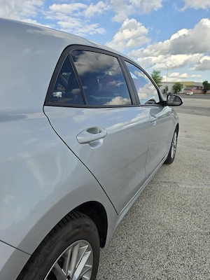 Vând Kia Rio 1.0 T-GDI 7DCT Urban MY22 - imagine 10