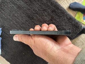 Vând iPhone 13 , stare buna , sanatate baterie 90% - imagine 2