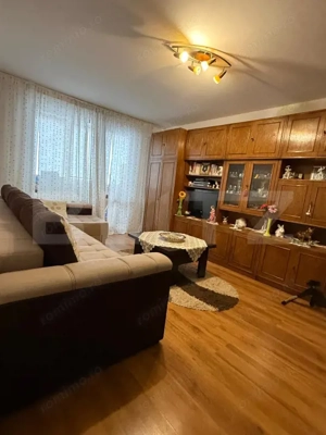 Apartament 2 camere, decomandat, boxa, etaj intermediar - imagine 2
