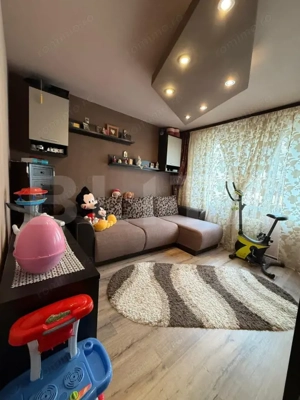 Apartament 2 camere, decomandat, boxa, etaj intermediar