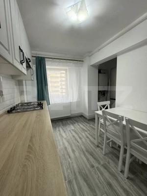 Apartament cu 2 camere, decomandat, modern, zonă centrală, etaj 3  - imagine 6