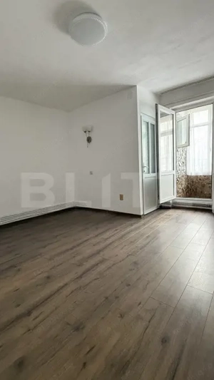 Garsoniera spatioasa, 30 mp, balcon inchis, zona Reghin  - imagine 7