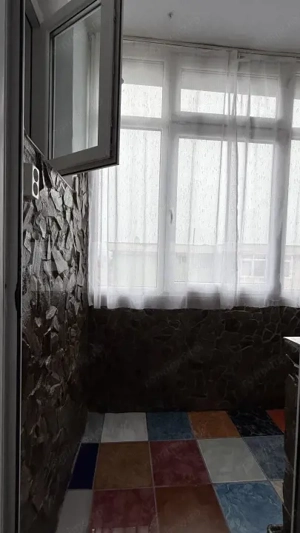 Garsoniera spatioasa, 30 mp, balcon inchis, zona Reghin  - imagine 5