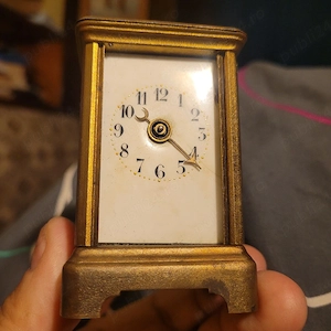 ceas ,,de trasura" carrier clock