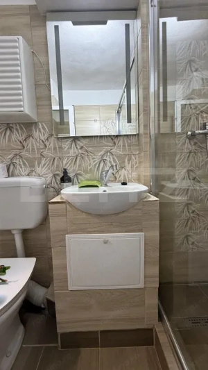 Garsoniera spatioasa, 30 mp, balcon inchis, zona Reghin  - imagine 10