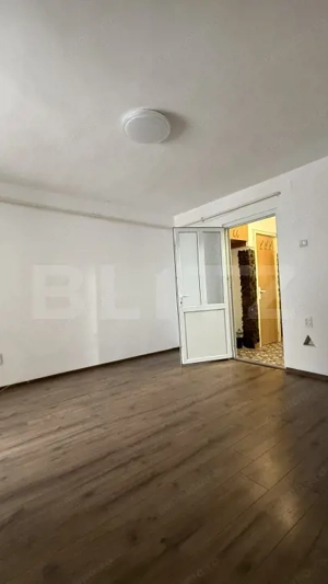Garsoniera spatioasa, 30 mp, balcon inchis, zona Reghin  - imagine 6