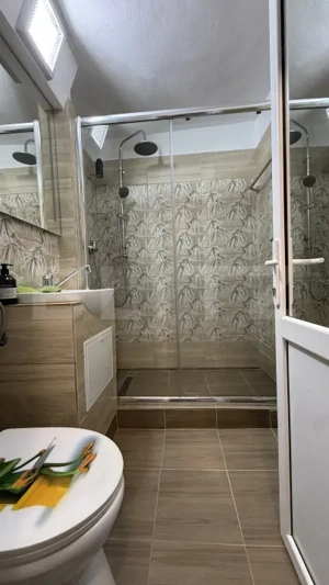 Garsoniera spatioasa, 30 mp, balcon inchis, zona Reghin  - imagine 9