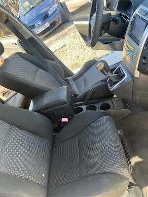 Dezmembrez Toyota Corolla Verso 2.2 D-4D din 2007 volan pe stanga - imagine 6