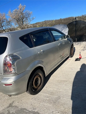 Dezmembrez Toyota Corolla Verso 2.2 D-4D din 2007 volan pe stanga - imagine 4