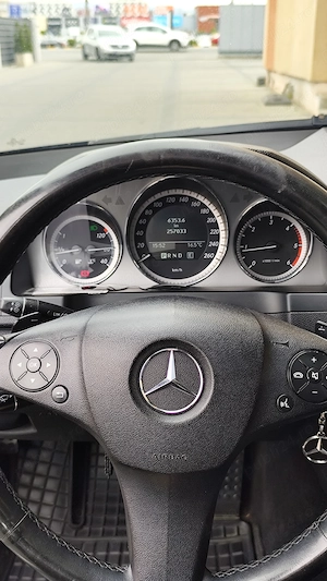 Vand Mercedes C-klas w204 an 2010 170cp - imagine 6