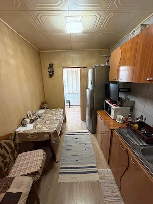Apartament 2 camere, decomandat, zona excelenta, langa liceu si transport comum - imagine 2