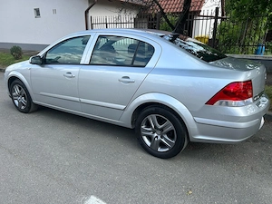 Opel Astra 1.6 Benzina 116 Cp  an 2009 - imagine 4