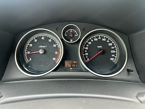 Opel Astra 1.6 Benzina 116 Cp  an 2009 - imagine 6