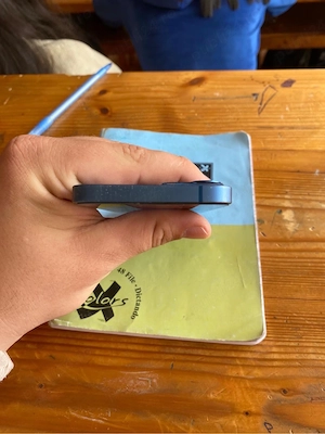 Vând iPhone 13
