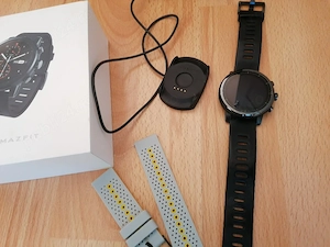 Smartwatch Amazfit Stratos in cutie cu accesorii