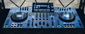 Consolă DJ AlphaTheta XDJ-AZ.