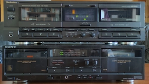 Vand doua dublu cass deck-uri TECHNICS si SONY, ambele defecte.