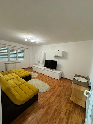Vand apartament, zona Buzaului, et. 1, suprafață 51 mp, doua camere, decomandat, 