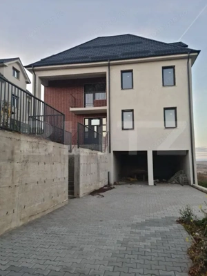 Vilă în Dezmir cu 5 camere în zona rezidențială de lux!