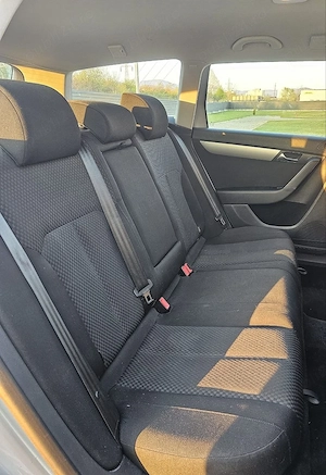 Volkswagen Passat B7 2.0 TDI 140 CP - imagine 5