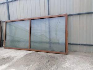 Rama PVC cu sticla mata cu dimensiunile 121cm x 273cm 