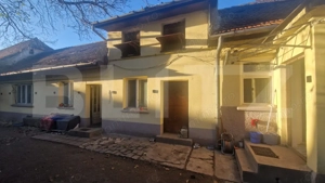 Casa de vanzare, 1360 mp teren, strada asfaltata, circulata, Centrul Vechi
