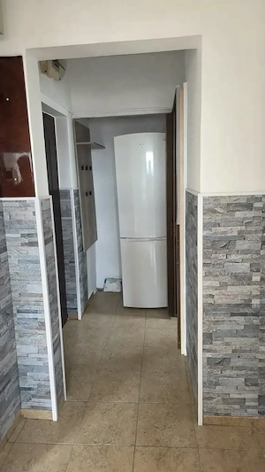 Inchiriez apartament cu 3 camere in zona centrala