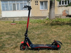 Trotinetă Electrică Red Bull Racing RS 900 - Motor 350W - Stare Foarte Bună