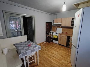 Închiriez apartament 2 camere în casa