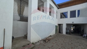 Casă / Vilă cu 5 camere de vânzare în zona Central - imagine 2