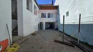 Casă / Vilă cu 5 camere de vânzare în zona Central - imagine 3