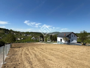 Teren  de 12 ari cu panoramă asupra orașului - imagine 3