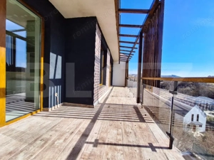 Casa alipita ideal pentru două familii, in Stolna