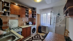 Garsonieră decomandată, mobilată și utilată – Micro 14, etaj 3, zonă liniștită