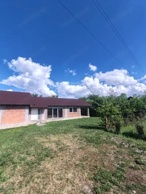 Casă în Bușag, 9 ari teren, drum privat, zonă liniștită
