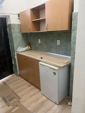 Vand apartament la casa curte comuna  - imagine 4