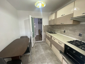 Apartament 2 camere, decomandat, Et 1 zona C5 langa liceul Pedagogic. - imagine 7