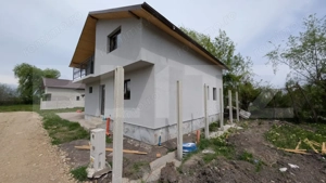 Casă individuală modernă, construcție 2021 – spațioasă, luminoasă Lazuri