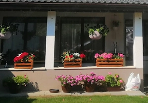 Suport flori   jardiniere din lemn masiv stejar
