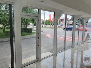 Închiriez  spatiu comercial in zona centrala. - imagine 3
