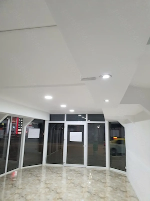 Închiriez  spatiu comercial in zona centrala. - imagine 4