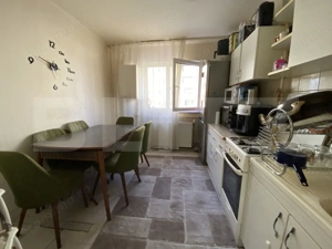 Apartament cu 2 camere, decomandat, etaj 6, cu lift, zona HAN/Spitalul Judetean - imagine 4