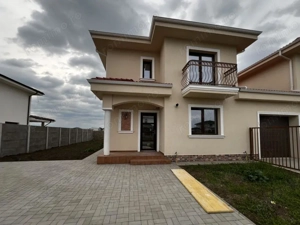 Duplex despărțit prin garaj- 4 Dormitoare- Zona Centrala - Dumbravita
